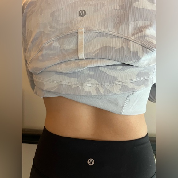 Black Lululemon leggings with mesh cropped 23” - Picture 3 of 3